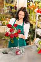 Woman florist working flowers roses market making