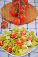 Grüner Salat mit Tomaten