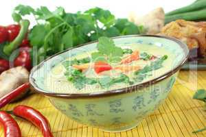 Currysuppe mit Huhn und Shii Take Pilzen