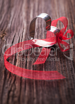 Herz mit roter Schleife / heart with red bow