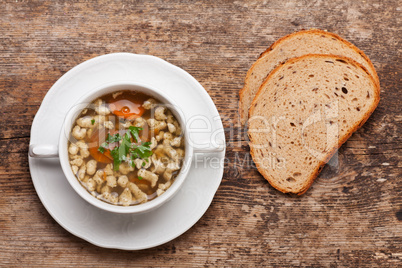 Bayerische Bratnockerlsuppe in der Tasse