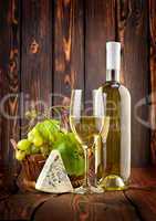 White wine with grapes and blue cheese