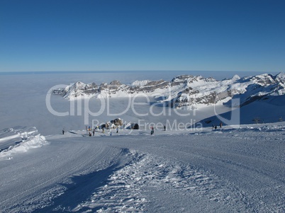 Ski slopes on the Titlis, sea of fog and mountains