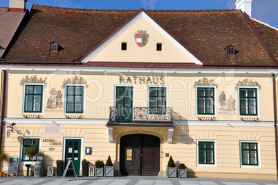 Rathaus in Laxenburg bei Wien, Österreich