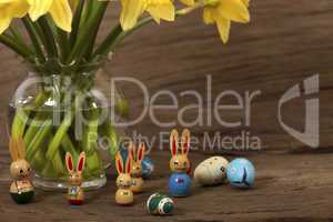 Osterhasen unter Narzissen - Easter Bunny under daffodils