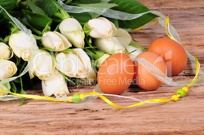 Ostern Rosen auf altem Holz