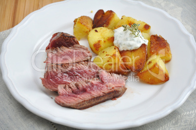 Rinderfilet mit Kartoffel Wedges