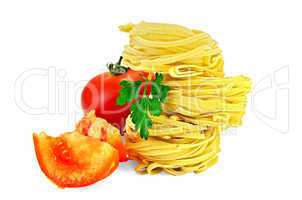 Noodles twisted with slices of tomato
