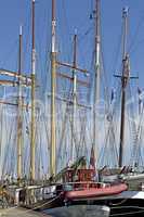 Segelschiffe im Hafen von Kiel, Holtenau