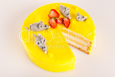 Yellow cheesecake lemon dessert marzipan mouse