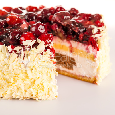 Cottage cheese cake red berries and almonds