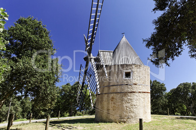 Grimaud, Moulin de la Gardiolle, Moulin St Roch, Windmühle aus dem 17. Jahrhundert, Cote d'Azur, Provence