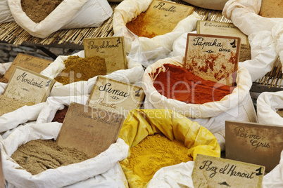 Gewürze, Sumac, Paprika, Sainte-Maxime, Markt in der Provence, Frankreich