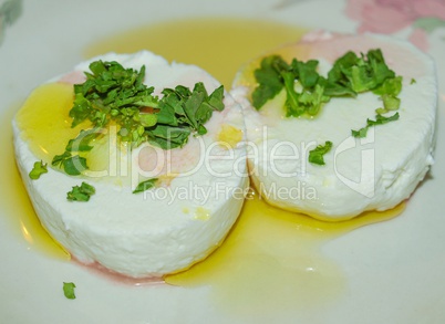 Tomino cheese with rucola and olive oil