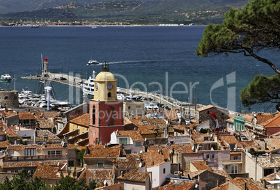 St-Tropez, Blick auf den Golfe de St-Tropez mit Pfarrkirche, Cote d'Azur