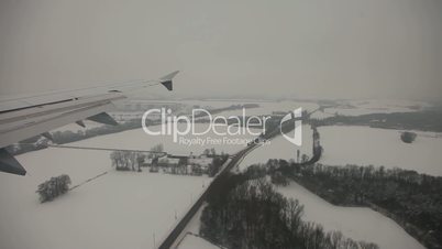 Flug über Winterlandschaft