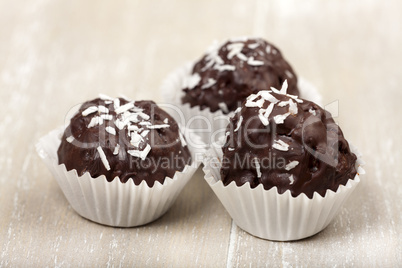 Drei Kokos-Milchreis-Trüffel - Three Coconut milk rice truffles