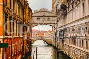 bridge of sighs in venice italy