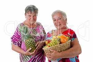 Seniorinnen mit Obst