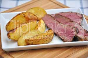 Rinderfilet mit Kartoffel Wedges