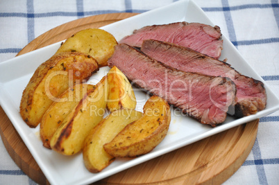 Rinderfilet mit Kartoffel Wedges