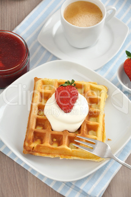Frische Waffeln zum Frühstück