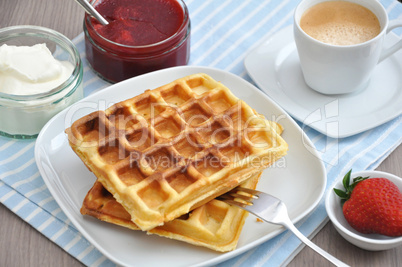 Frische Waffeln zum Frühstück