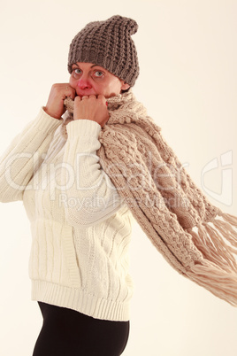 Ältere Frau mit Erkältung