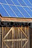 Photovoltaikanlage auf alter Scheune