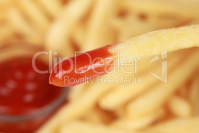 Pommes Frites mit Ketchup