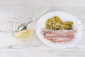 mackerel fillet with salad ingredients