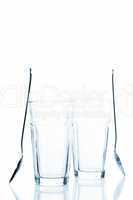 zwei leere latte macchiato gläser
