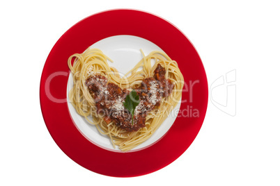 herzförmige Spaghetti auf einen Teller