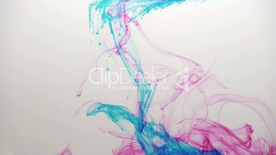 Tinte in Wasser (verschiedene Farben)