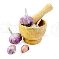 Garlic in a wooden mortar