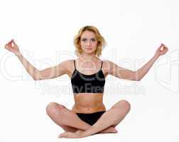 Frau im Lotossitz Yoga Sonnengruß