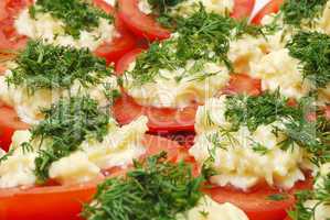 tomatoes with horseradish and parsley