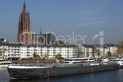 Kaiserdom St. Bartholomäus,Frankfurt am Main,Frachtschiff auf d