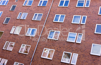 fassaden von mehrfamilienhäusern in kiel, deutschland