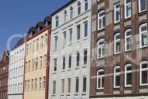 Fassaden von Mehrfamilienhäusern in Kiel, Deutschland