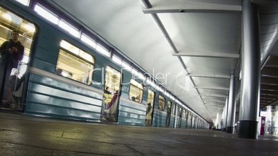 People wait for the train on the Vorobevy Gory metro station. Time lapse.