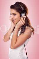 brunette woman listening tbrunette woman listening to the music wearing headphones