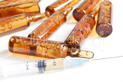 Preparation for an injection with ampoules or vials