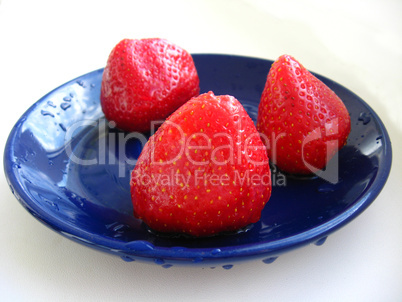 The berries of strawberries on blue saucer