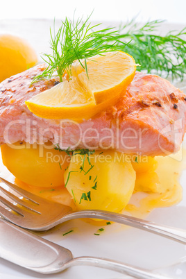 salmon grilled with dill and boiled potato