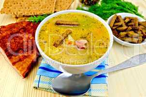 Soup pea with bacon and crispbreads