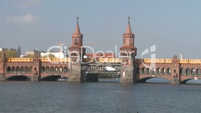 Berlin - Oberbaumbrücke mit Ubahn