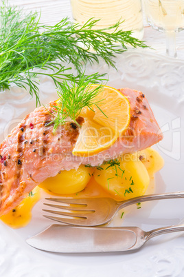 salmon grilled with dill and boiled potato