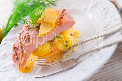 salmon grilled with dill and boiled potato