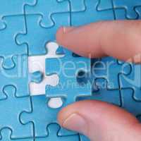 Hand mit Puzzle